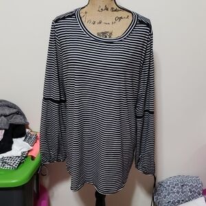 2xl black and white stripped top with lace accents